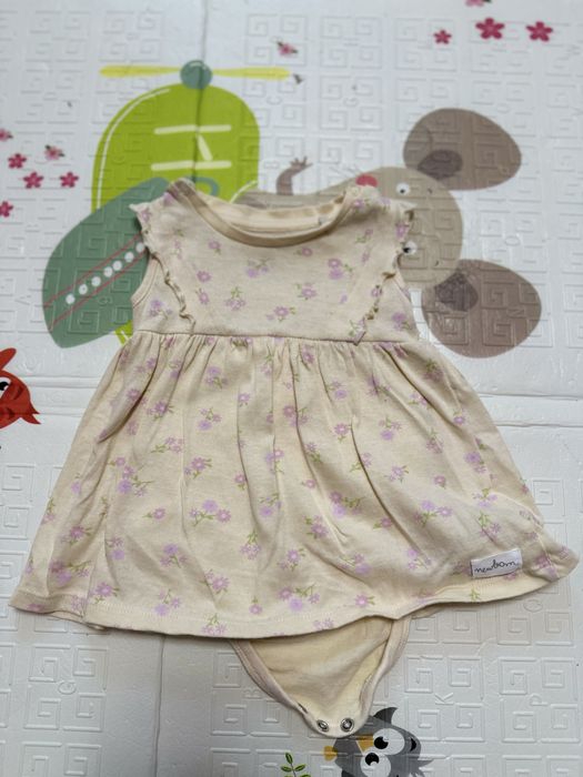 дитячі футболки та сукні