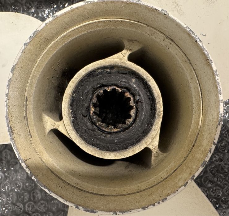 Śruba Yamaha 11 1/8 X 13 cali F50 F60 13 frezow