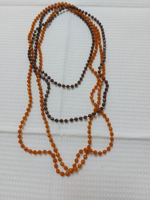 2 Colares finos, Laranja e Castanho.