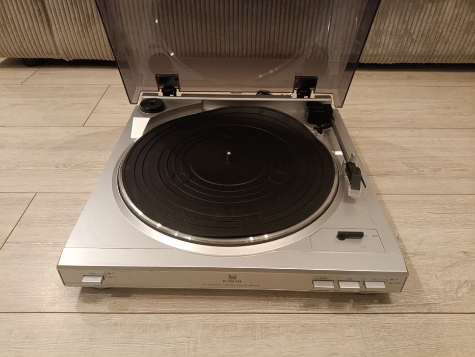 Gramofon DUAL DT200