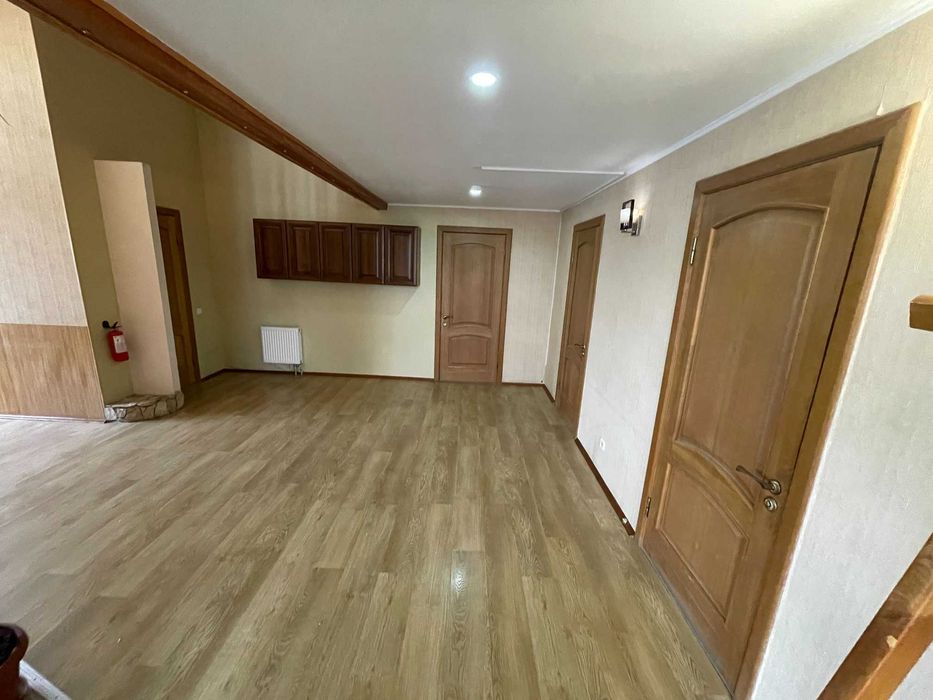 Центр Спаська офіс в бізнес-центрі 238 кв.м. ремонт ціна 150 тис.у.о.