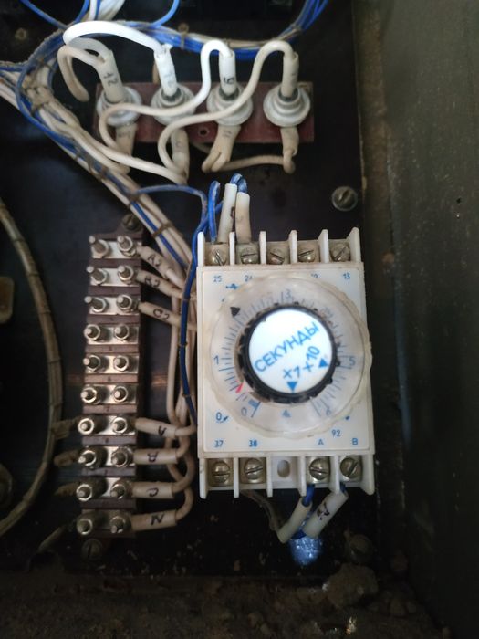 Електрощитова,електричний щит,електромотор,запуск електромора реле час