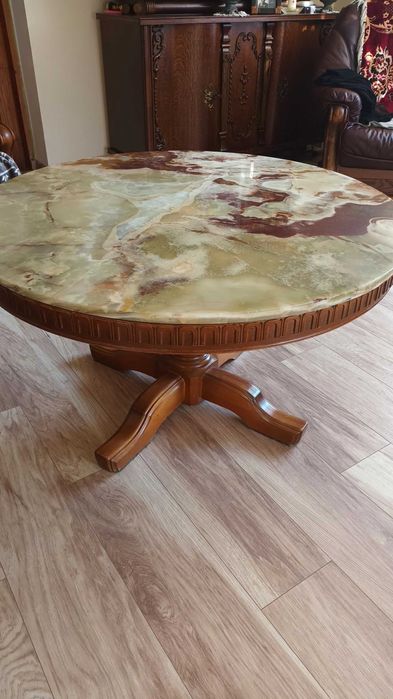 Stół z blatem kamiennym do renowacji