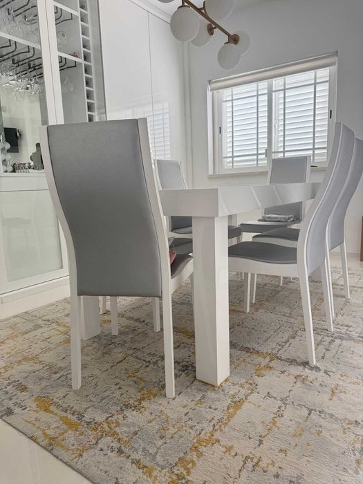 mesa extensivel +  8 cadeiras lacado de  branco