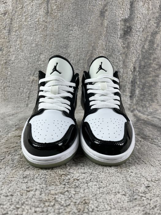 Jordan 1 Low SE Concord Preto e Branco Tamanho 41EU