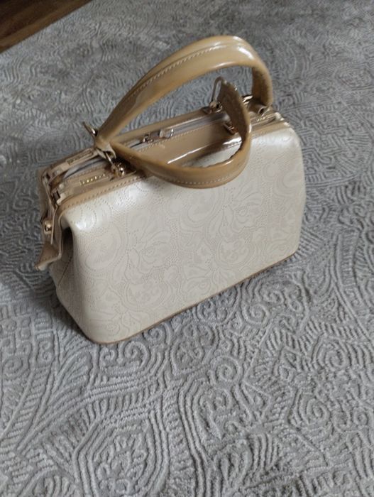 Сумочка жіноча бежева