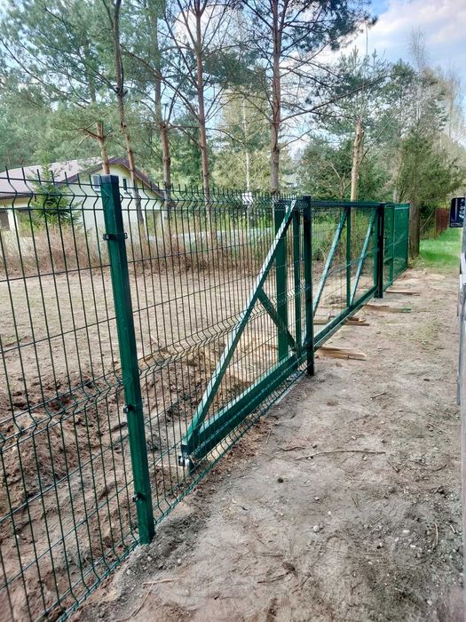 Panele ogrodzeniowe, ogrodzenie panelowe, panel fi4 montaż z montażem