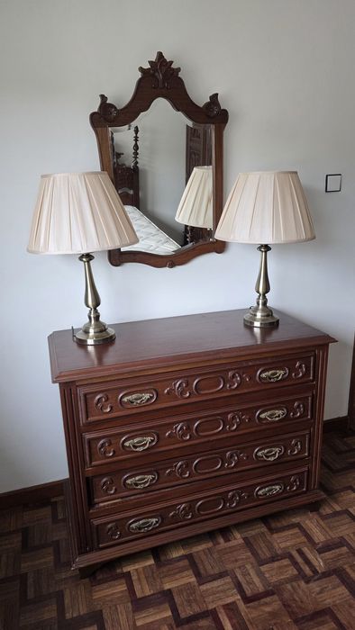 Cómodas quarto e cadeeiros