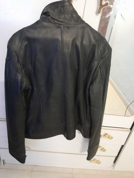 Casaco novo em pele.