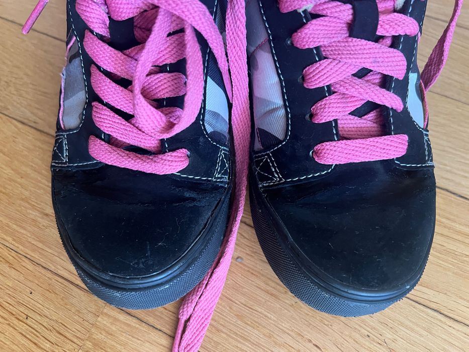 Heelys , кросівки з роликами