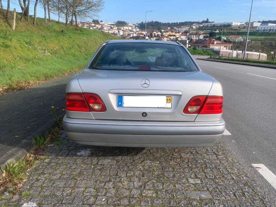 Mercedes-Benz Classe E 220d (1995)