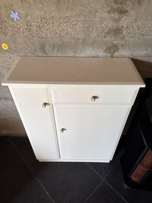 Movel de wc usado em branco