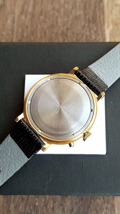 Годинник Слава механіка 26 рубінових каменя позолочений корпус  Ау