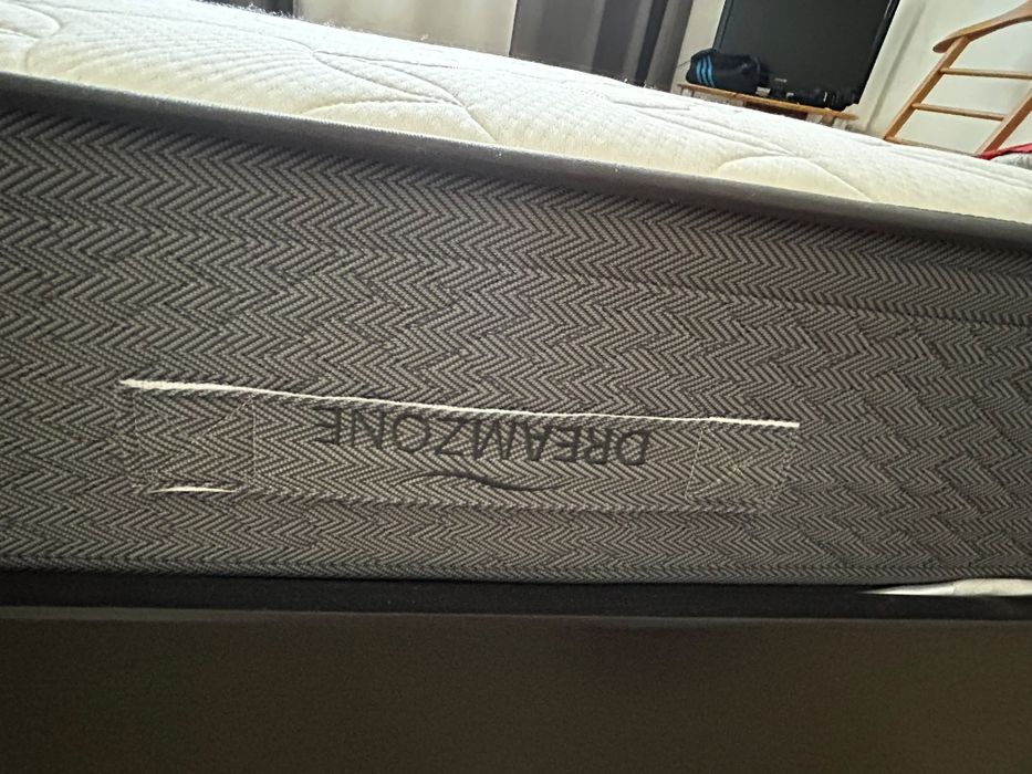 Cama de casal com cabeceiras