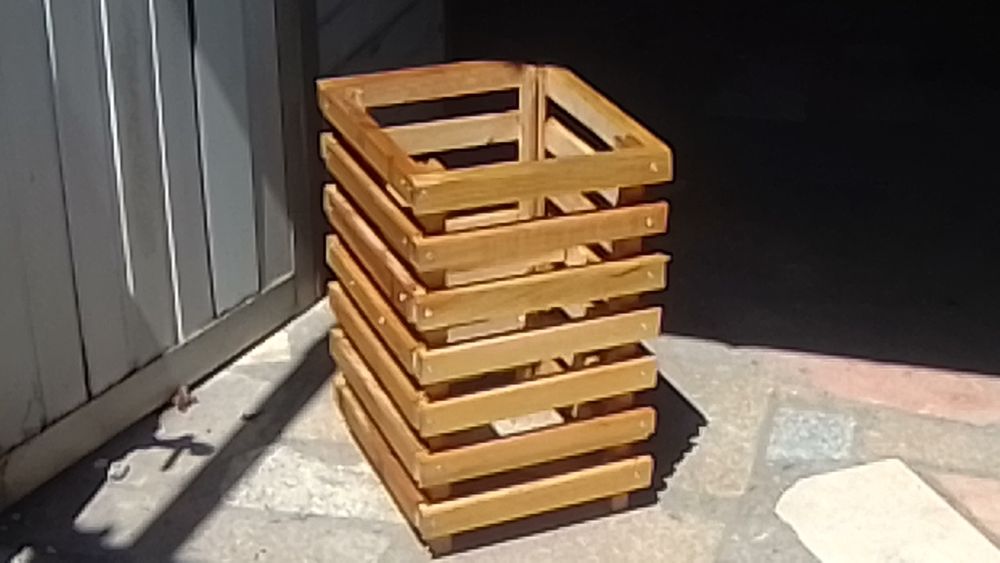 Suporte em pinho para vasol