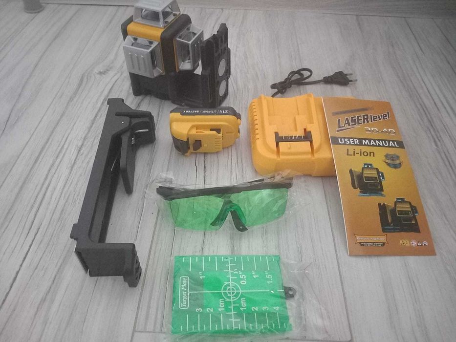 Poziomica laserowa 12 linii, 3D. 360° zielony laser samopoziomujący
