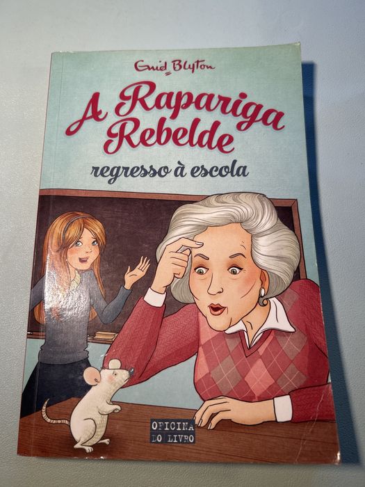 Livro A rapariga rebelde- regresso à escola