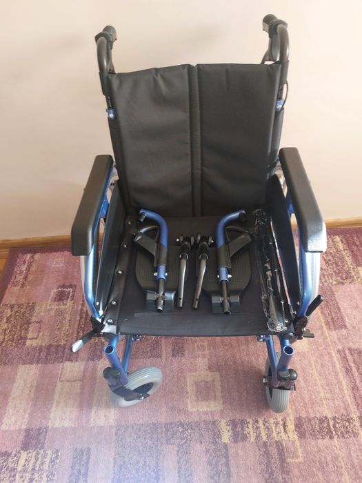 Bardzo lekki wózek inwalidzki