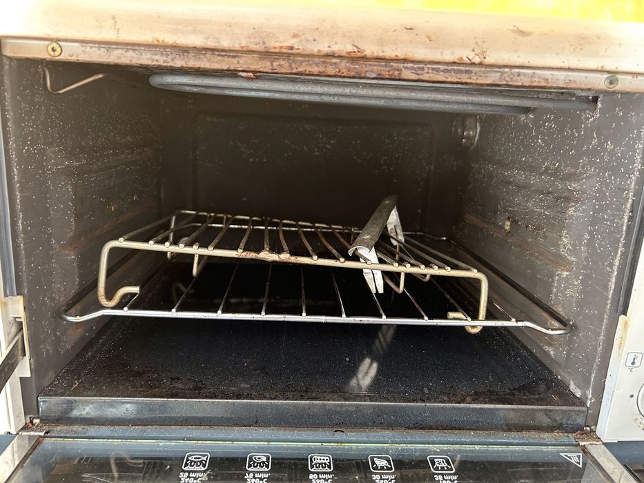 Forno eléctrico de cor branca
