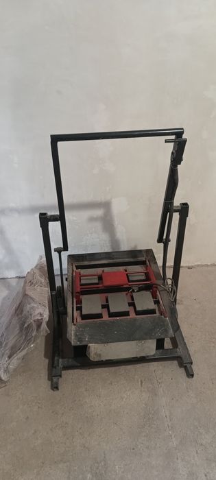 Станок для виготовлення шлакоблоків