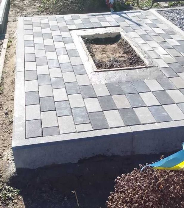 Реставрація старих пам'ятників.