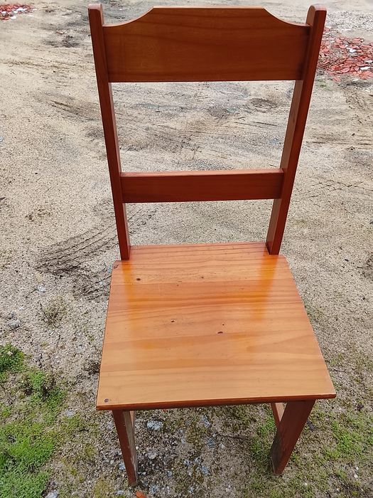 Mesa de pinho  com 4 cadeiras