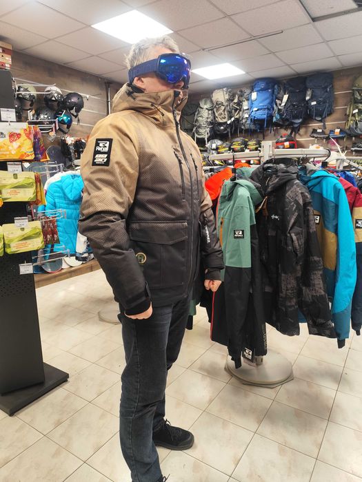 Одяг для лиж та сноубордів. В місті Дніпро.