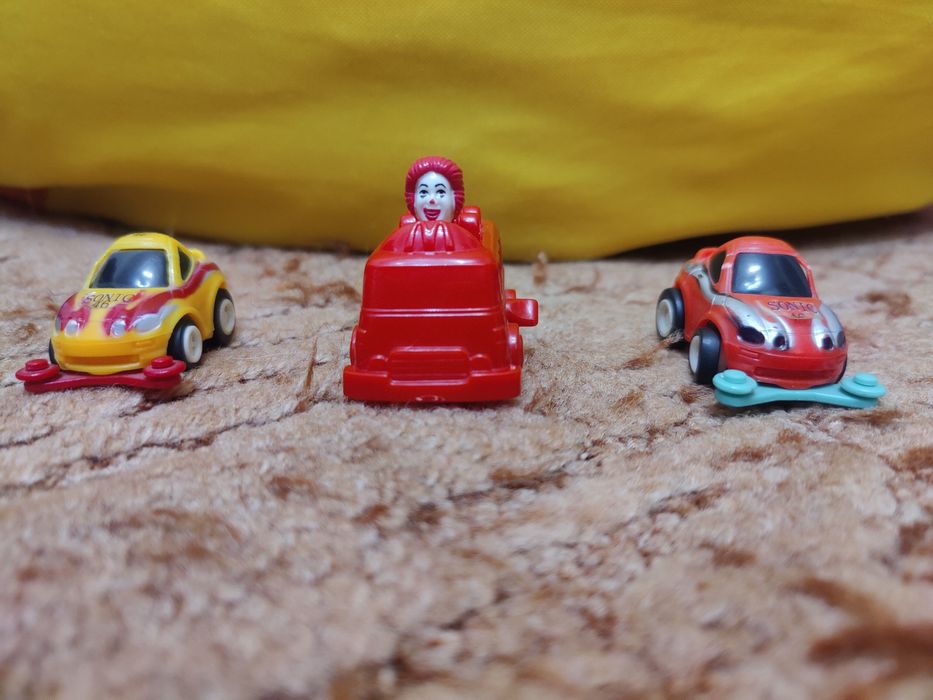 Заводные машинки, инерционные.