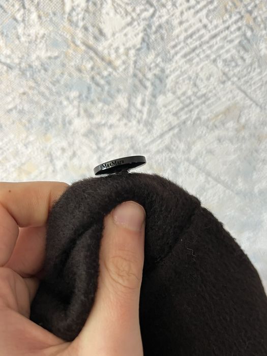 Полупальто Max Mara.