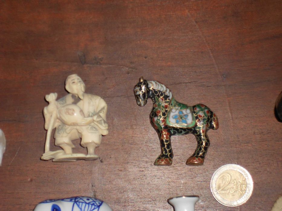 Miniaturas coleccionaveis diversas loiça latão e outros