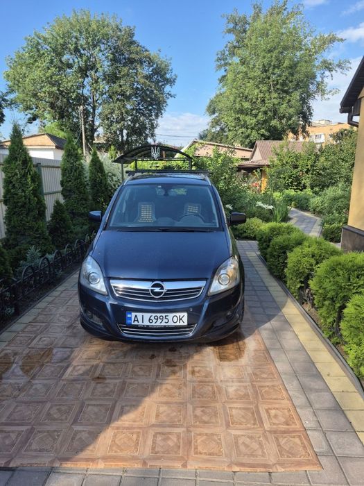 OPEL ZAFIRA 2011 року