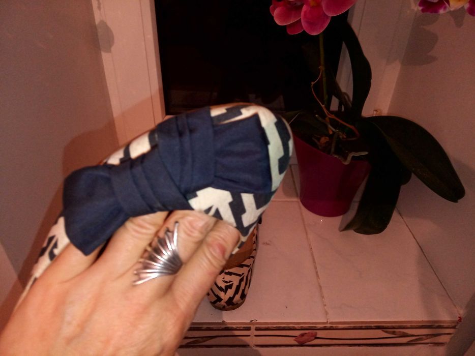 marynarskie balerinki z kokardką