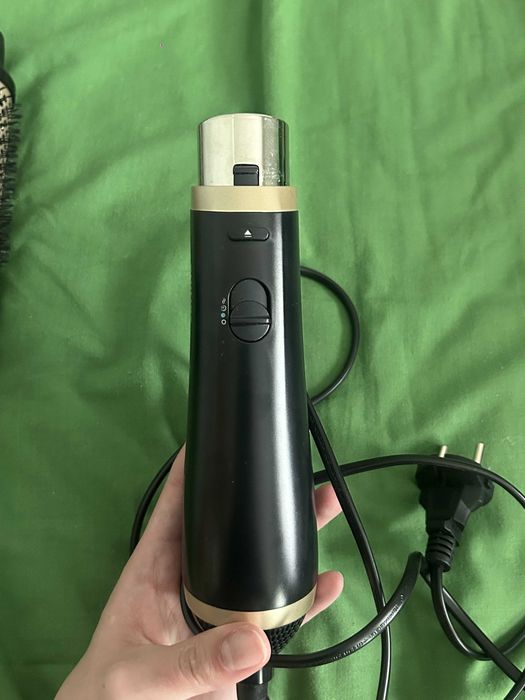 Фен-щітка Philips Essential Care Ionic HP8667/00