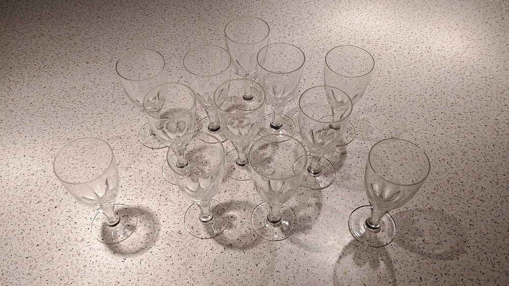 Szkło PRLu - vintage komplet 12 średnich kieliszków łezki