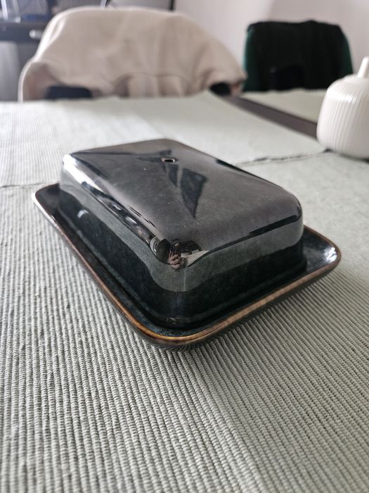 Maselnica porcelanowa z pokrywką