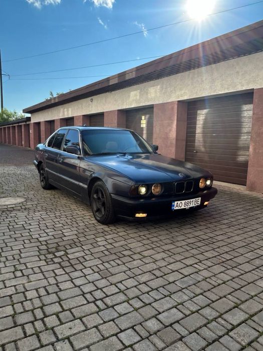 BMW e34 520l.