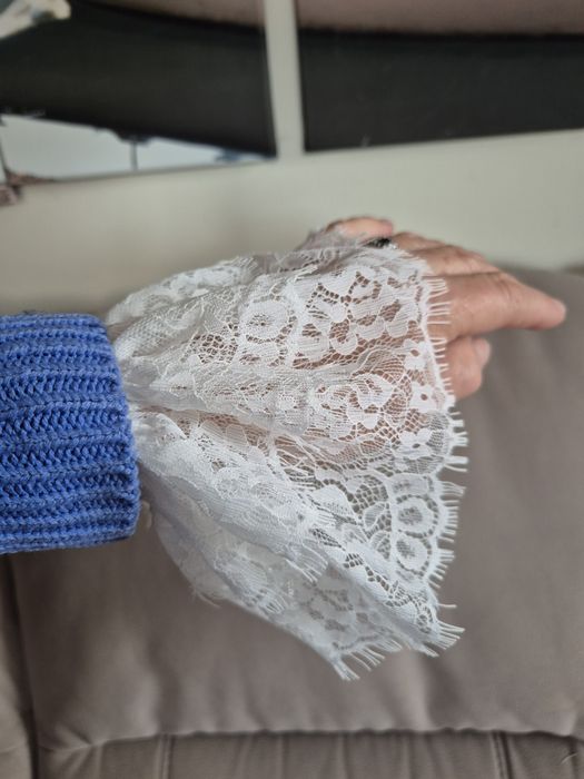 Mankiety z koronki francuskiej