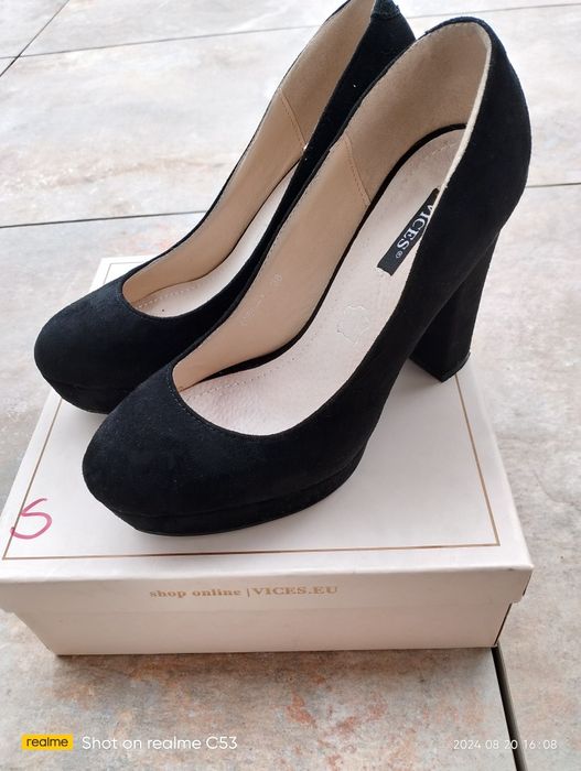 Buty zamszowe Vices na słupku 38