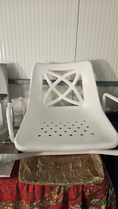 Cadeiras par banho para pessoa com mobilidade reduzida