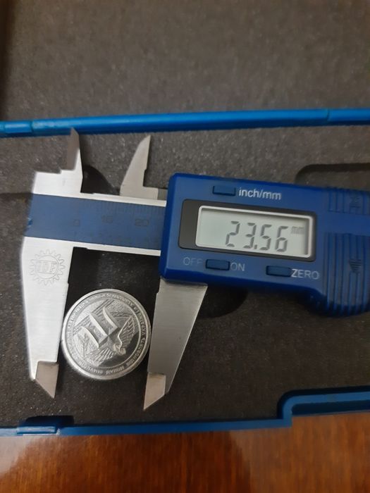 Электронный штангенциркуль. Производство Италия.