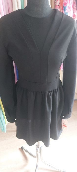 Czarna sukienka różowa s