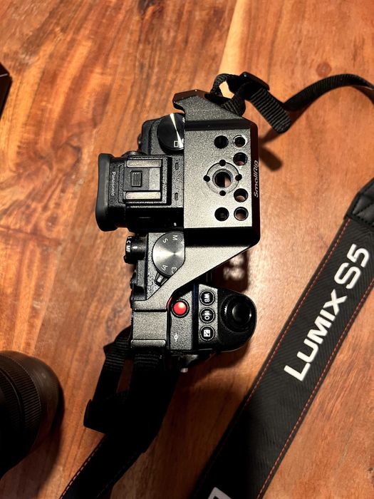 Panasonic Lumix S5 + Lumix S 20-60mm f/3.5-5.6 + Cage SMALLRIG