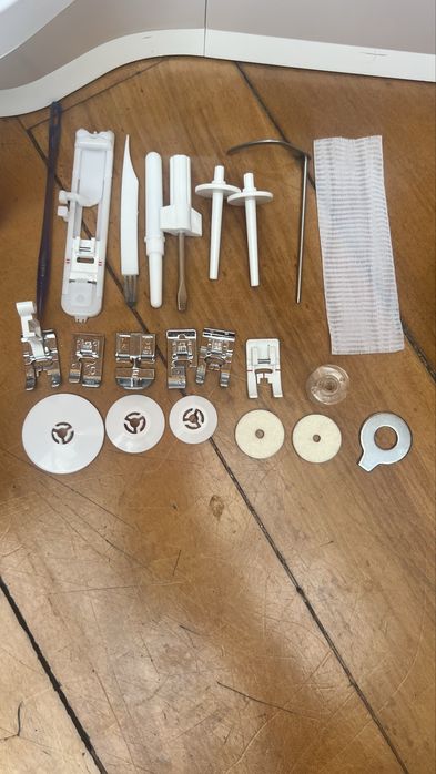 Máquina de Costura e Bordado (Husqvarna Viking Designer Quartz 29)