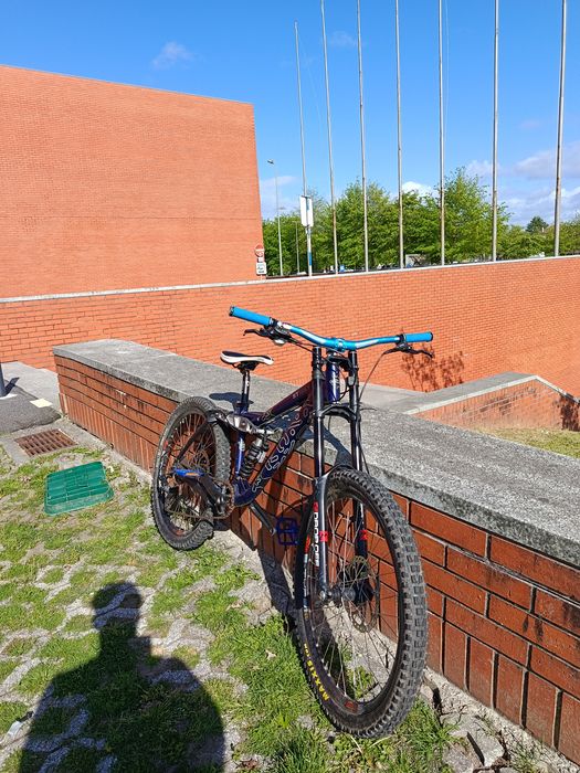 Vendo bicicleta downhill