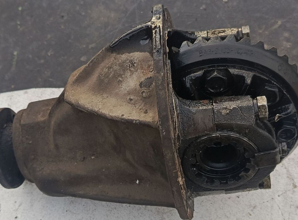 Редуктор  моста знятий з 2106 є 2103  на редукторі 11/43 є полоося чул