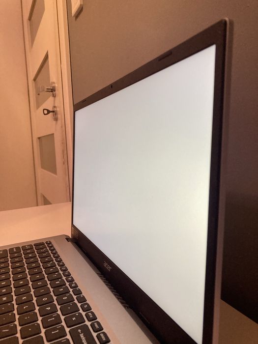 Acer Aspire 3 1TB 16Gb Ram AMD Ryzen 5 7520U Bateria 93,7% Windows 12