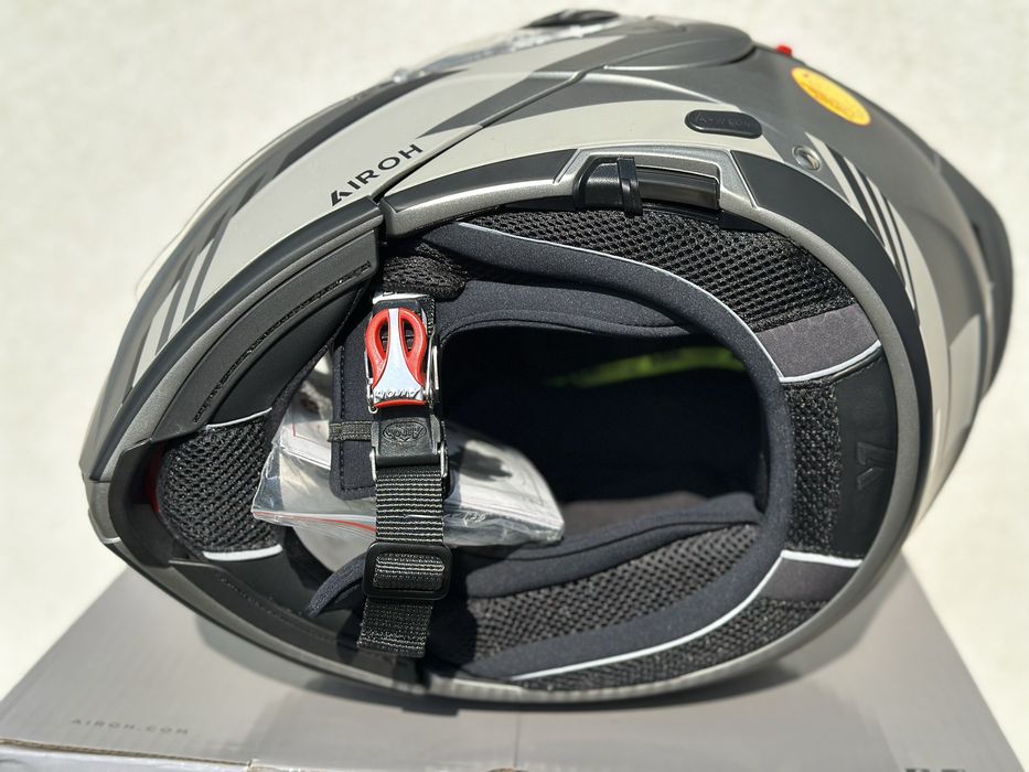 Szczekowy kask motocyklowy AIROH Specktre clever rozmiar XS, PROMOCJA!