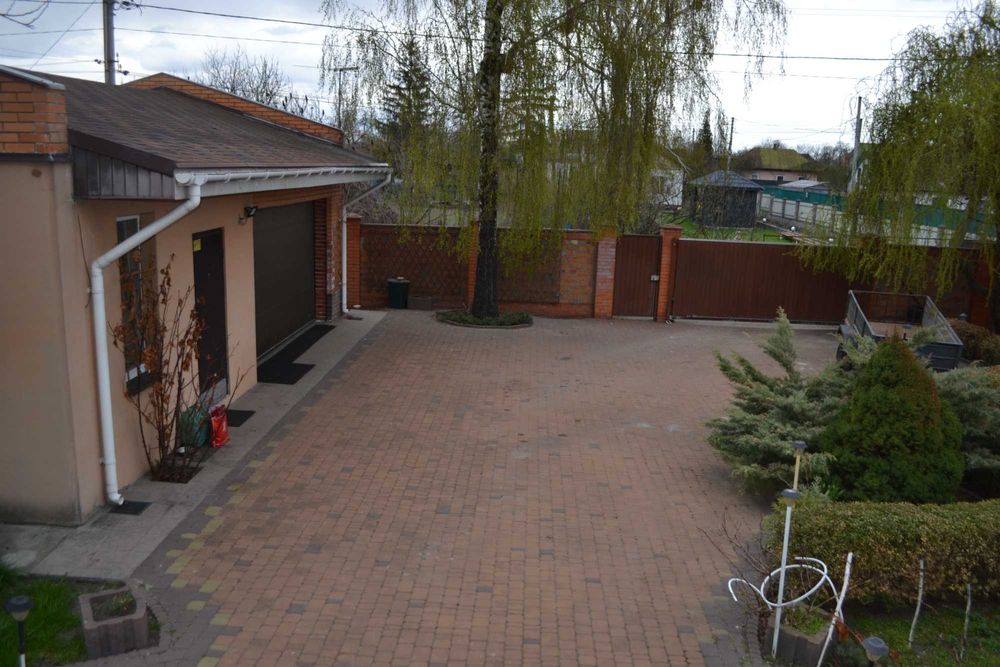 Продам просторий будинок біля річки. с. Літки, Броварськийр-н.