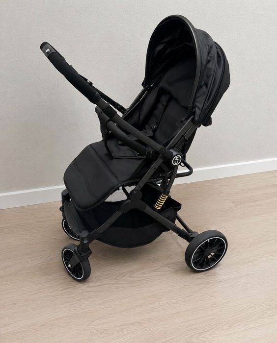 Коляска  прогулянкова luxmom