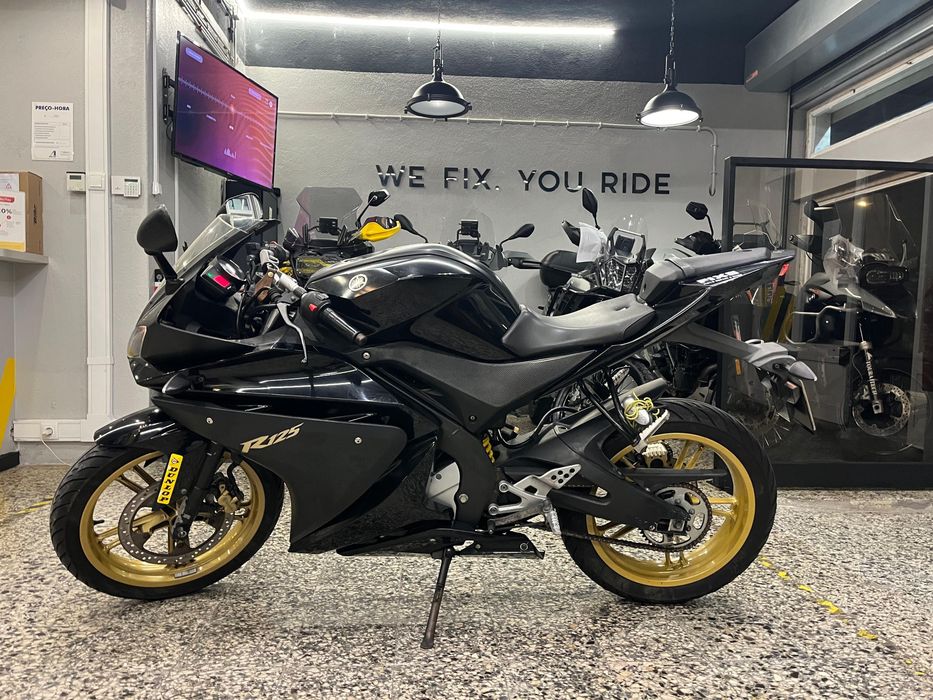 Yamaha YZF-R 125 em bom estado.  (Reservada)